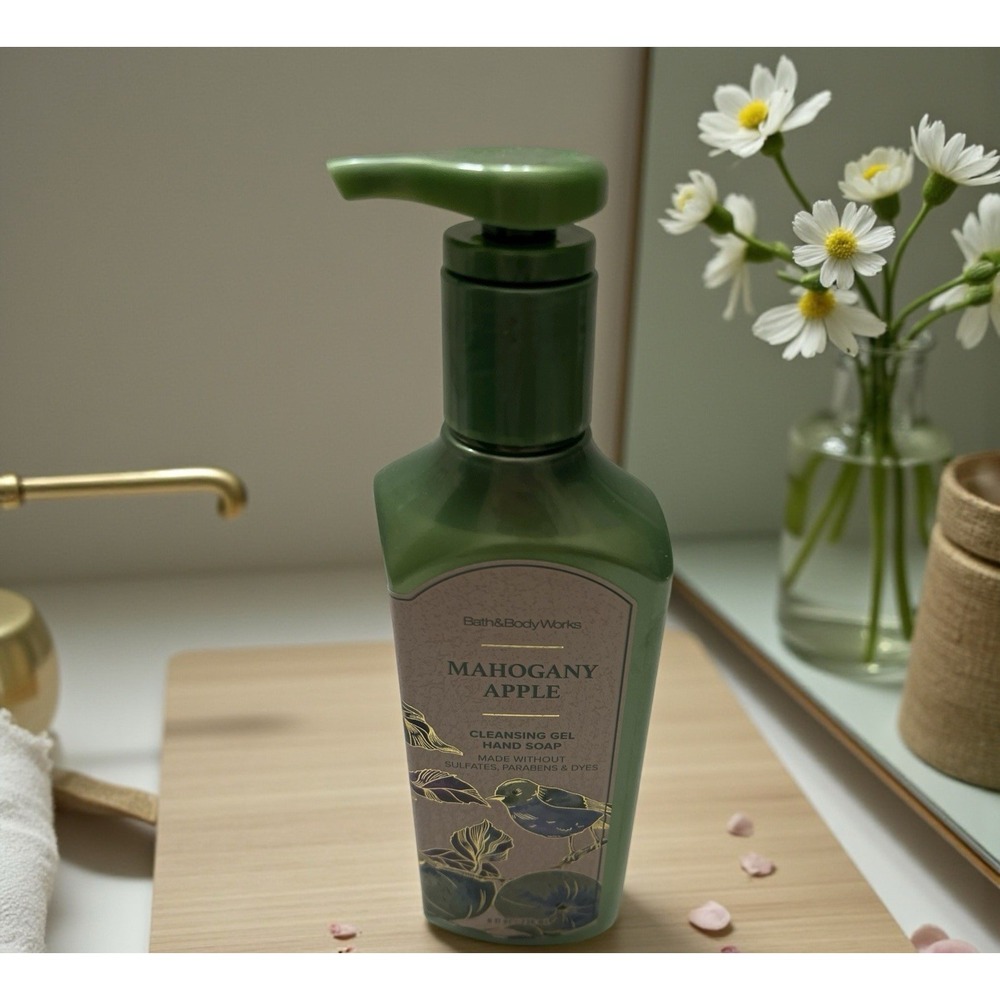 Bath & Body Works Mahogany Apple Cleansing Gel Hand Soap 8 oz Apple Red ‎ Woods